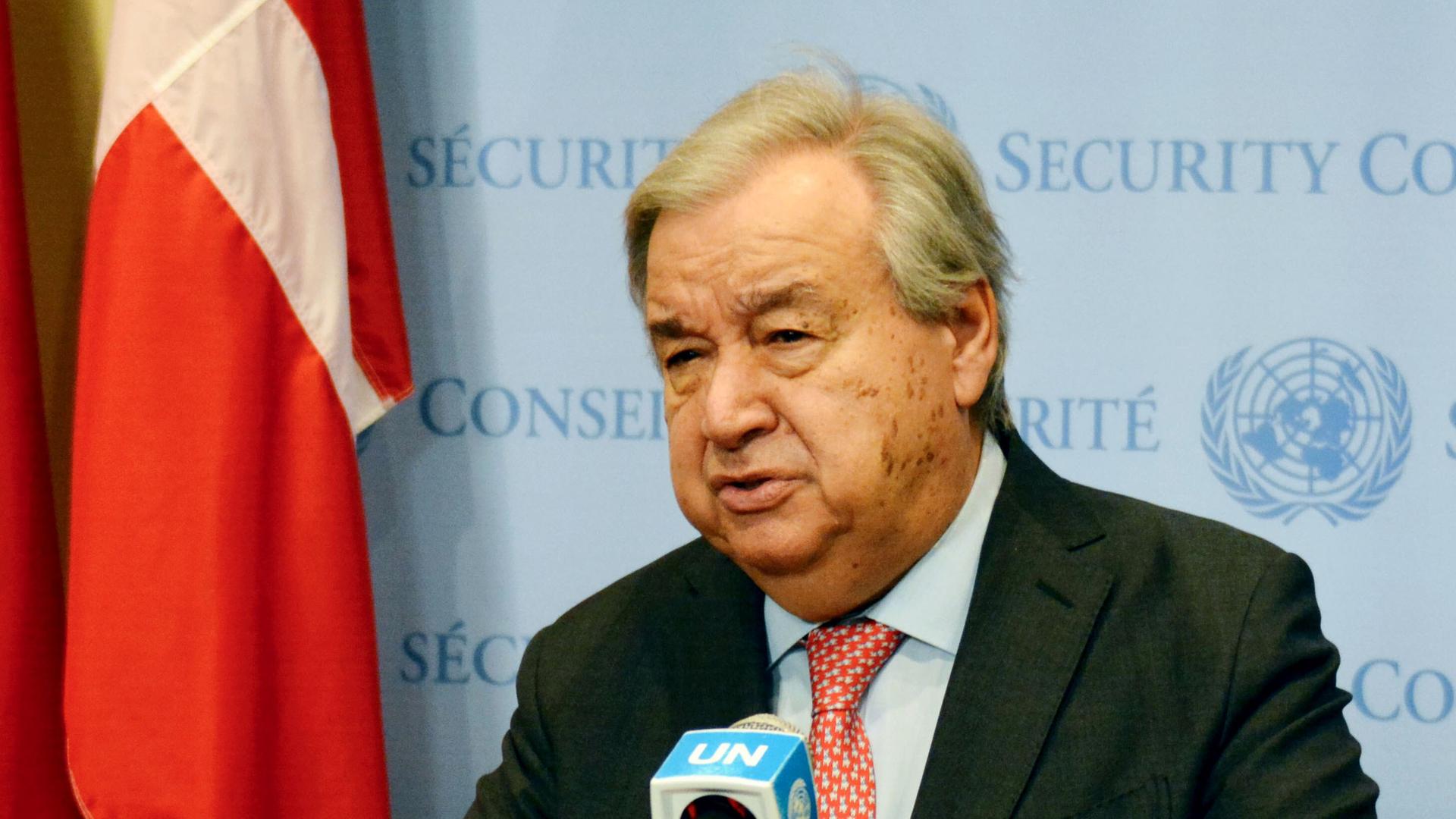 UN-Generalsekretär Antonio Guterres auf einer Pressekonferenz in New York.
      