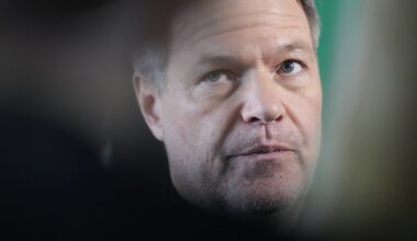Habeck bleibt in Berlin - Unterstützer sammeln über 425.000 Unterschriften | NDR.de - Nachrichten
