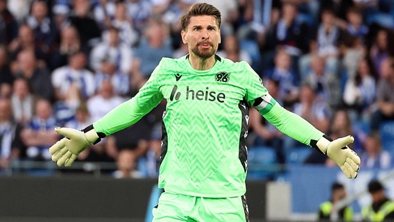 96-Keeper Ron-Robert Zieler © imago images Foto: Jan Huebner