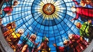 Kirchenkuppel mit der Darstellung des Heiligen Geistes über den Aposteln © picture alliance/Godong Foto: Fred de Noyelle