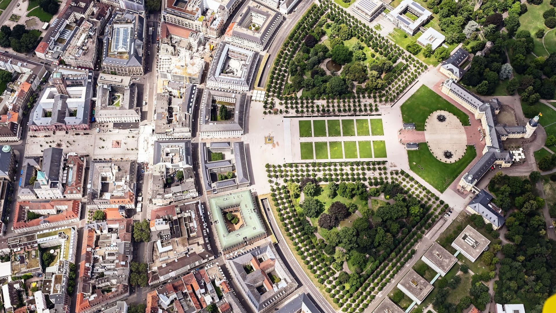 Luftbild Innenstadt Karlsruhe mit Schloss