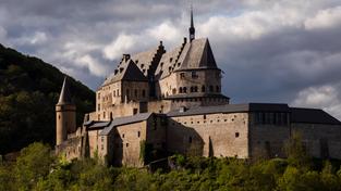 Mittelalterliche Burg in Vianden, Luxemburg (Foto: IMAGO / IP3press / Vincent Isore)