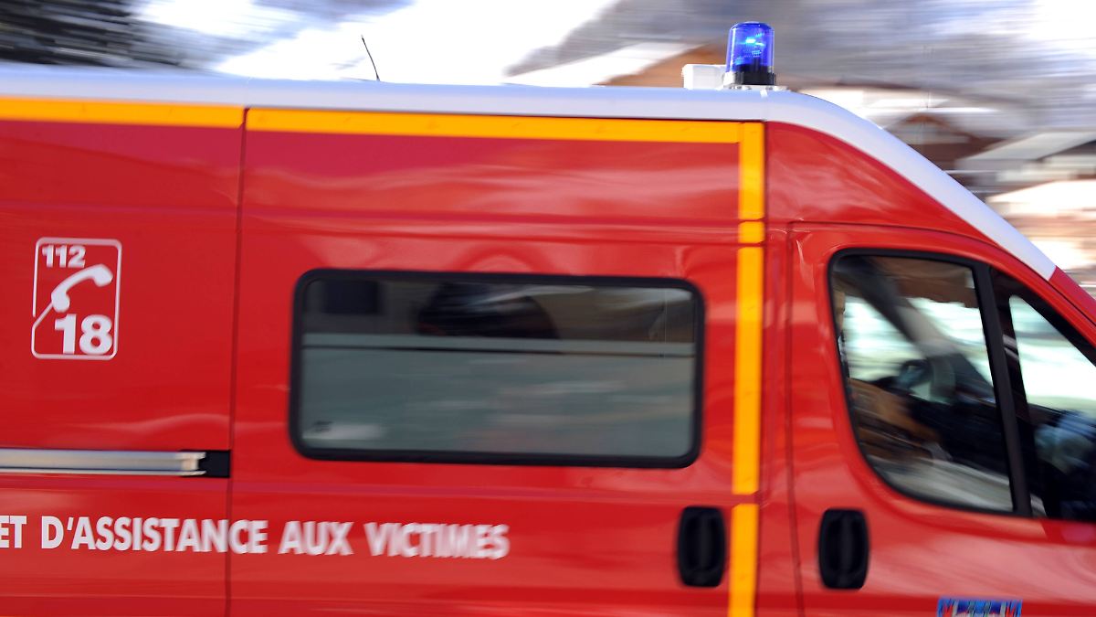 Unglück nahe Le Mans: Vier Menschen sterben bei Busunfall in Frankreich