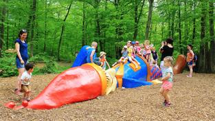 Eine Station des Rundwegs "De Ris gett op drees" in Bettembourg (Foto: IMAGO / Dreamstime)