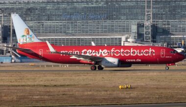Die Boeing 737-86J B738 mit der Sonderlackierung Cewe Fotobuch