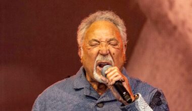 "Was für ein Glück ich habe": Tom Jones mit 85: "Der Tiger" faucht noch