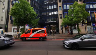 Feuerwehr im Rathaus Friedrichshain-Kreuzberg im Einsatz