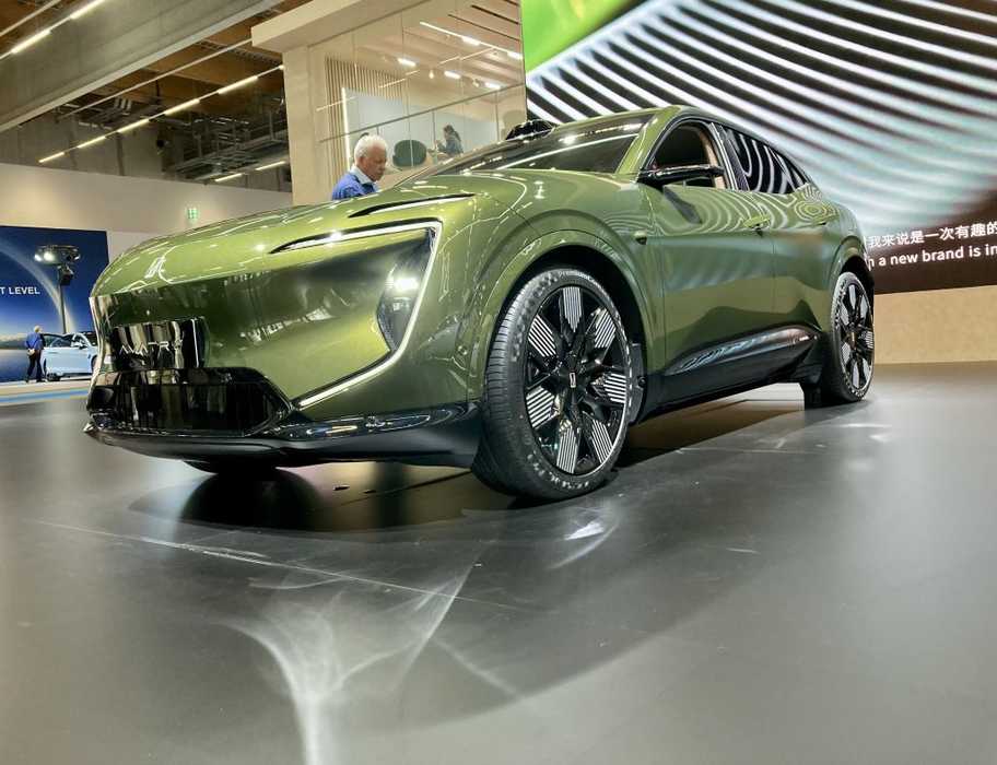 The Avatr 07 scores with chic design and innovative details.