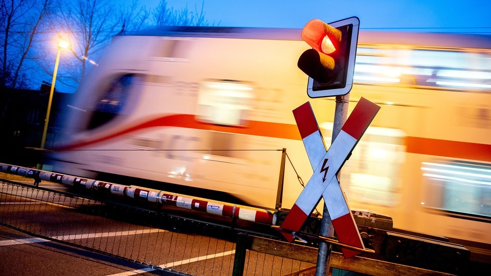 Sperrung für RE50 und ICE zwischen Dresden und Leipzig: Pro Bahn kritisiert Ersatzkonzept