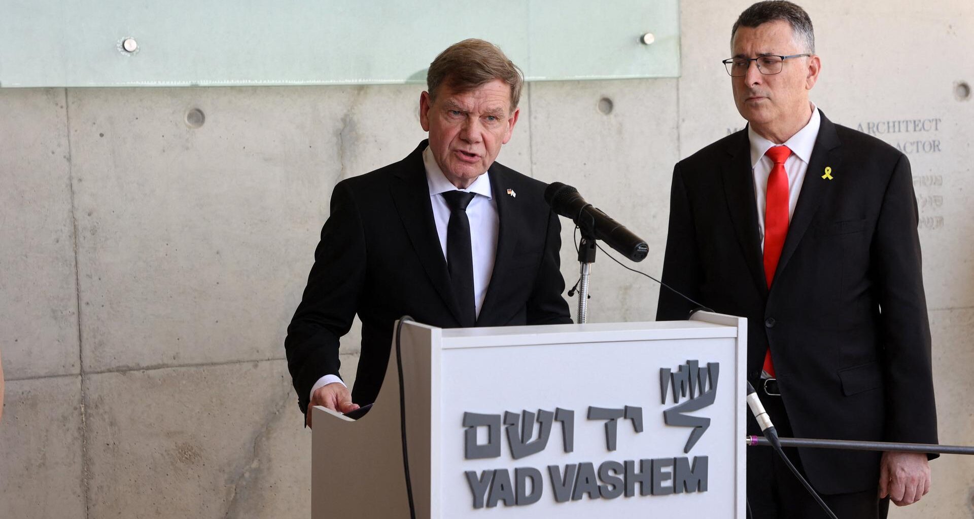 Bundesaußenminister Johann Wadephul und sein israelischer Kollege Gideon Saar in der Holocaust-Gedenkstätte Yad Vashem.
