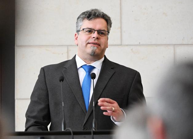 Laut Generalbundesanwalt Jens Rommel könnte es bei der Tat einen IS-Hintergrund geben. 
