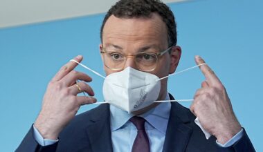 Unionsfraktionschef: „Natürlich sind wir finanzielle Risiken eingegangen“ – Spahn verteidigt hohe Preise für Masken