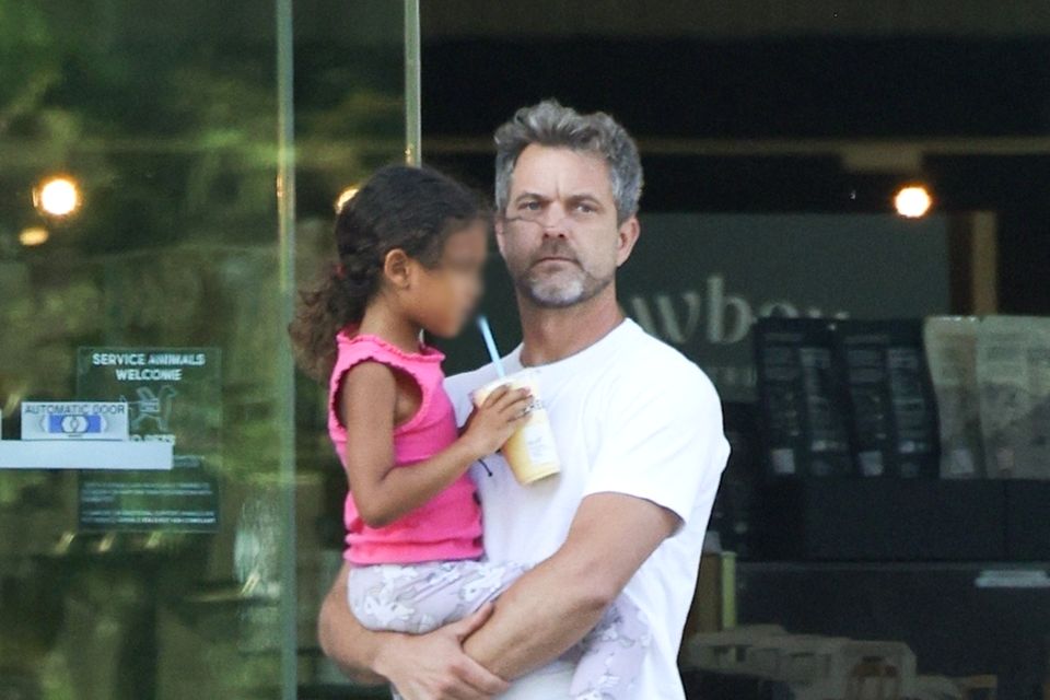 Joshua Jackson besucht mit Tochter Juno den teuren Supermark Erewhon.