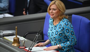 Wie Bundestagspräsidentin Klöckner ihr neues Amt ausübt