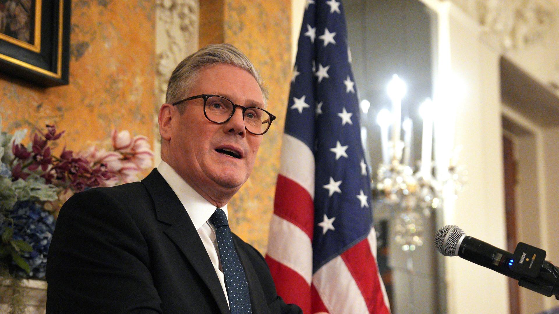 Der britische Premierminister Keir Starmer spricht bei einem Empfang in der Residenz des britischen Botschafters in Washington.
