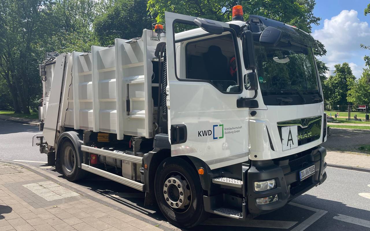 Auto der Müllabfuhr mit installierter KI
