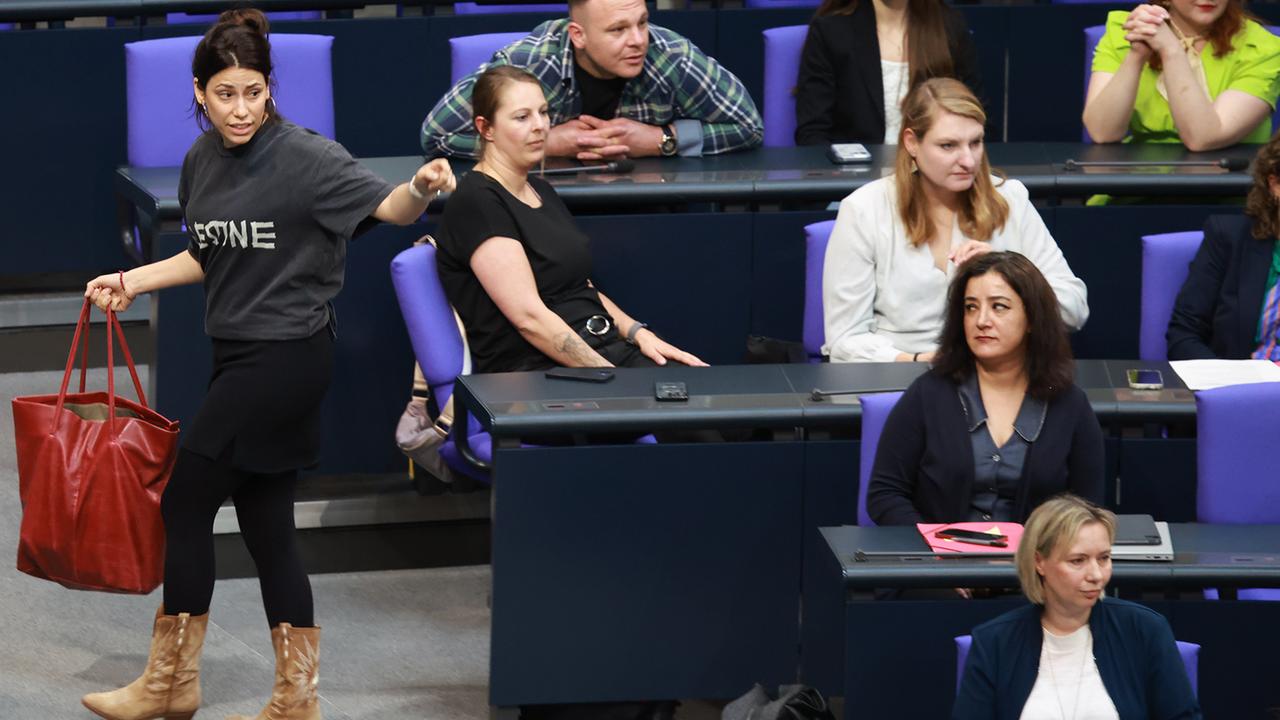 Linken-Abgeordnete Köktürk muss Plenarsaal wegen "Palestine"-Shirt verlassen