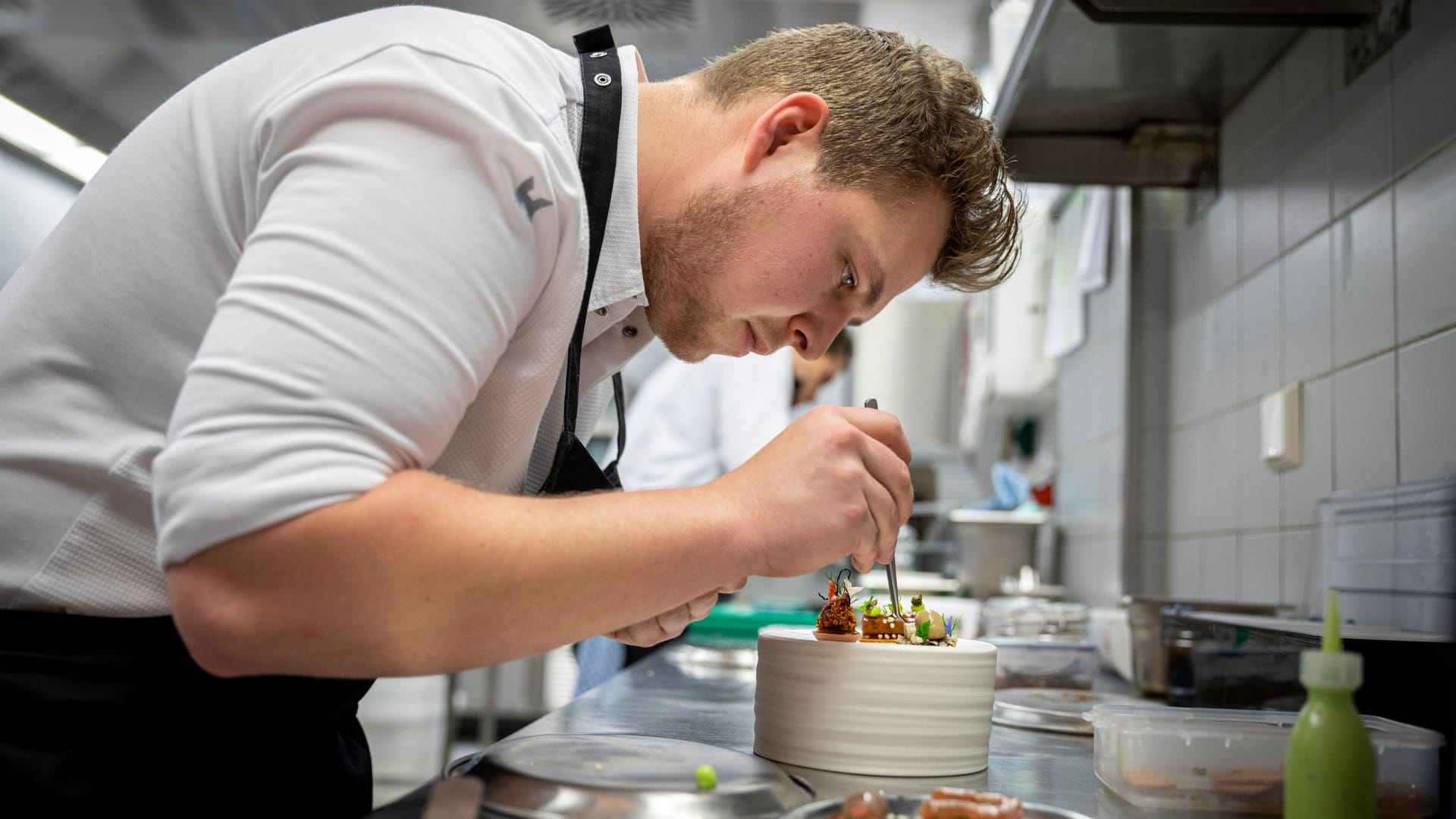 Kulinarik is(s)t Kunst: Marcel Tauschek in der Küche des "Mountain Hub Gourmet".