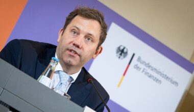 Klingbeil will für Arbeitsplätze im Bremer Stahlwerk kämpfen