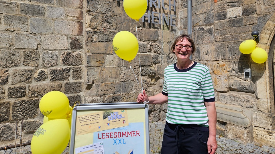 Buch statt Handy: 50 Bibliotheken in Sachsen-Anhalt starten im Sommer eine Lese-Aktion