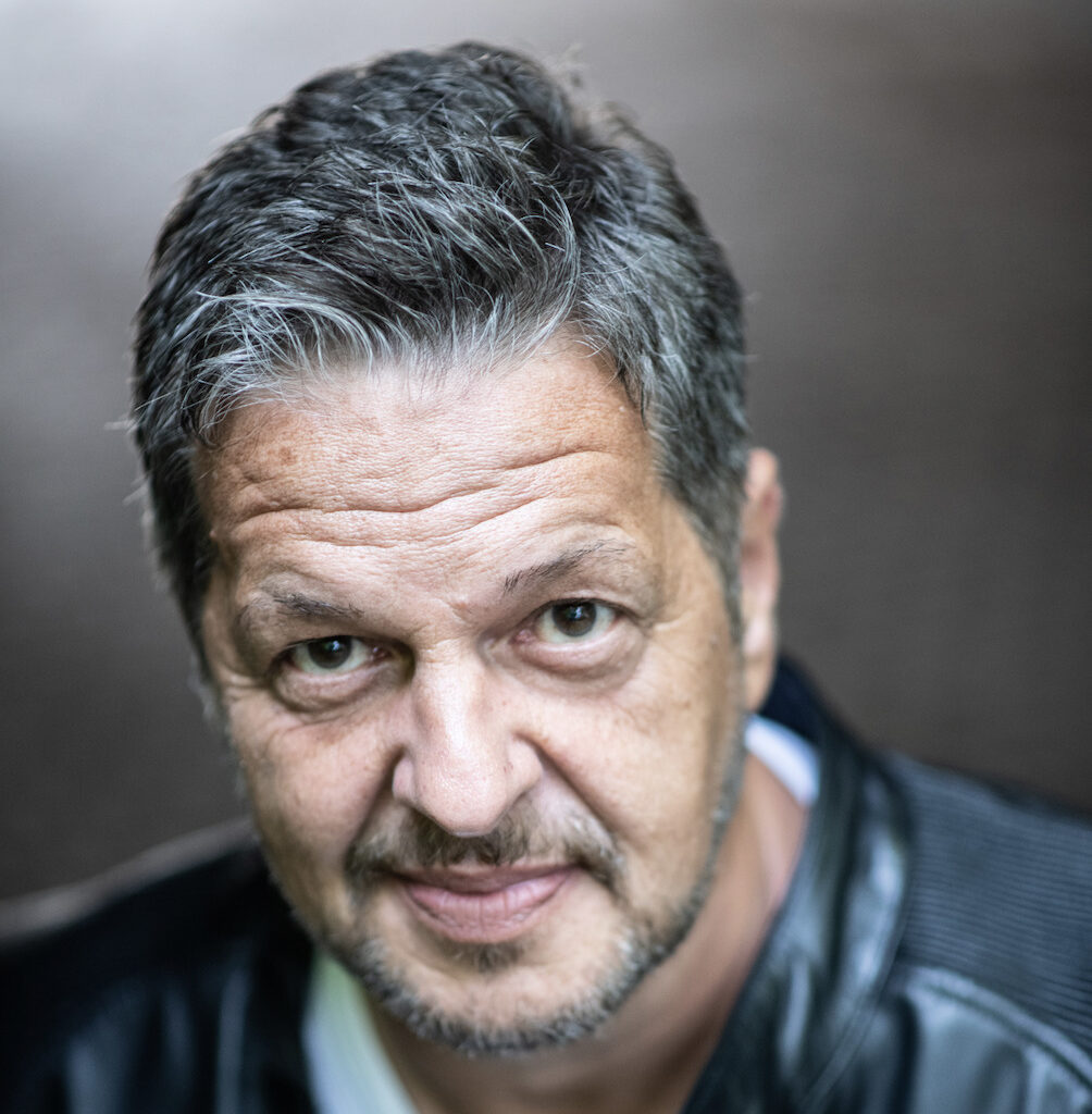 Portraitfoto Linus Gerschke, der mit „Der Trailer“ eine neue Thriller-Reihe startet und auf Lesereise geht