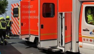 Zusammenstoß zweier Pkw - eine Person ins Krankenhaus transportiert