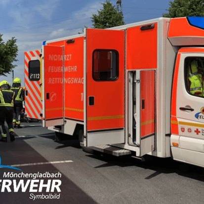Zusammenstoß zweier Pkw - eine Person ins Krankenhaus transportiert