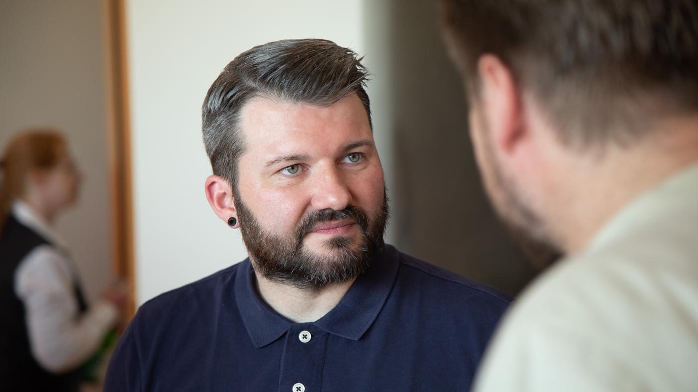 „Ich würde als schwuler Mann nicht Händchen haltend über die Sonnenallee laufen“