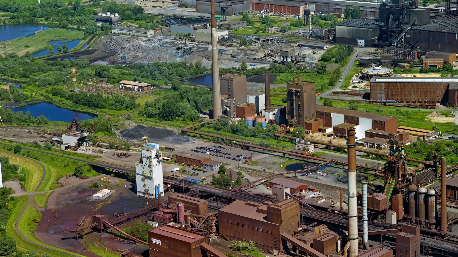 Luftaufnahme des Bremer Stahlwerks Arcelor Mittal (Archivbild): Das Forschungsprojekt hyBit will sogenannte Wasserstoff-Hubs aufbauen.
