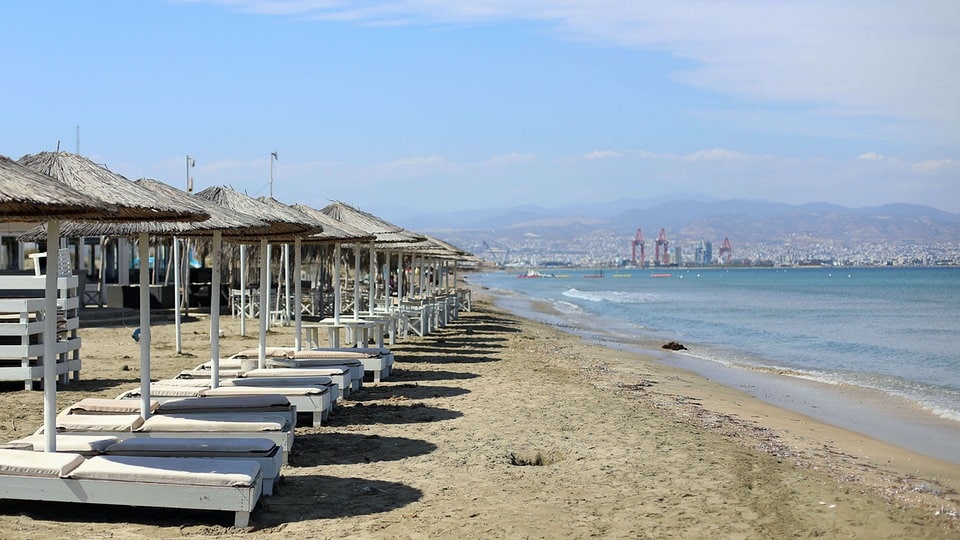 Reisewarnungen, Flugausfälle und Umwege um den Nahen Osten – was Urlauber wissen müssen