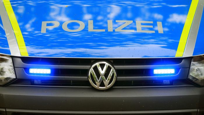Stuttgart-Mitte: Betrunkener greift Polizisten und Rettungssanitäter in einer Bar an