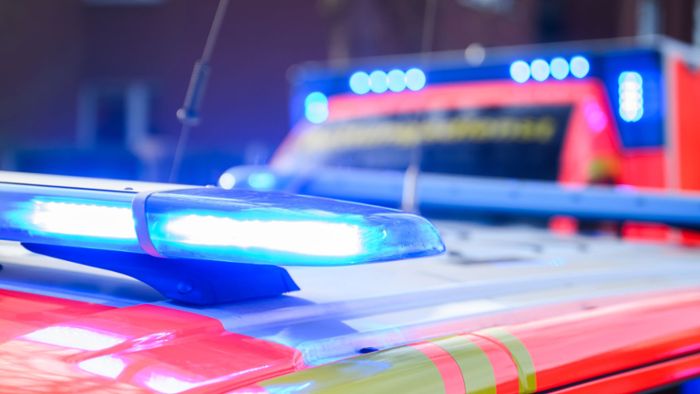 Unfall in Stuttgart-West: Radfahrer weicht Fußgängerin aus, stürzt und verletzt sich schwer