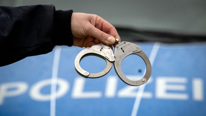 Stuttgart-Mitte: Mutmaßlicher Dieb wehrt sich gegen Ladendetektiv – U-Haft