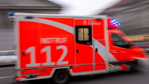 Unfall in Stuttgart-West: Betrunkener torkelt auf Straße und wird von Sattelzug erfasst