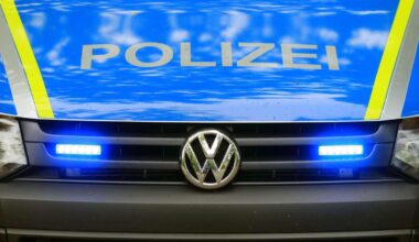 Stuttgart-Mitte: Betrunkener greift Polizisten und Rettungssanitäter in einer Bar an