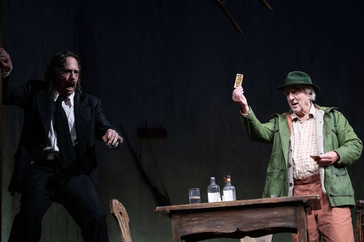 Gschichtn vom Brandner Kaspar in einer Neufassung des Dramatikers Franz Xaver Kroetz hat am Münchner Residenztheater seine Uraufführung gefeiert, mit Günther Maria Halmer (r.) und Florian von Manteuffel.
