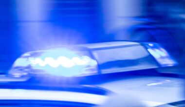 Stuttgart-Bad Cannstatt: 35-Jährige erwischt Einbrecher in ihrer Wohnung – Zeugen gesucht