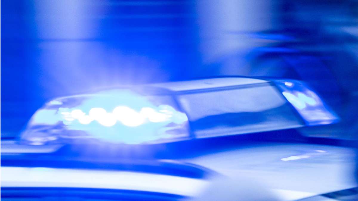 Stuttgart-Bad Cannstatt: 35-Jährige erwischt Einbrecher in ihrer Wohnung – Zeugen gesucht