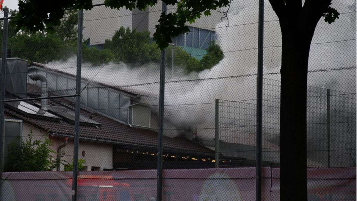 Stuttgart-Bad Cannstatt: Dachstuhlbrand in Vereinsheim