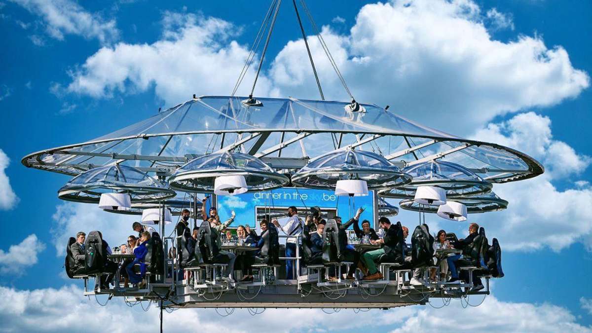 Cannstatter Wasen: Adrenalin trifft Genuss: Dinner in the Sky mit neuem Caterer in Stuttgart
