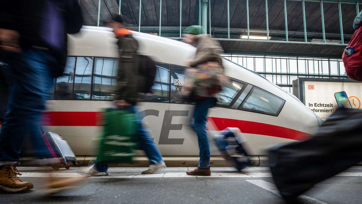 Entschädigung bei Pannen?: Bahnfahrt zum Flughafen – ein Risiko