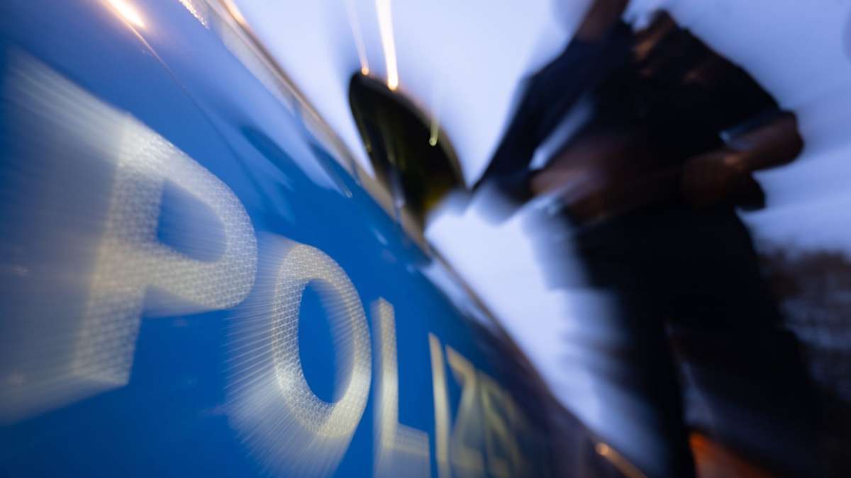 Messerangriff in Esslingen: Streit am Bahnhofsvorplatz eskaliert – 24-Jähriger mit Messer verletzt - Kreis