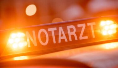Unfall in Stuttgart-West: Autofahrer will wenden und erfasst Rollerfahrer – schwer verletzt