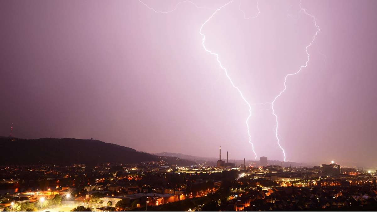 Wetter in Stuttgart: Gewitter mit Starkregen und Tausenden Blitzen möglich – „Man sollte aufpassen“