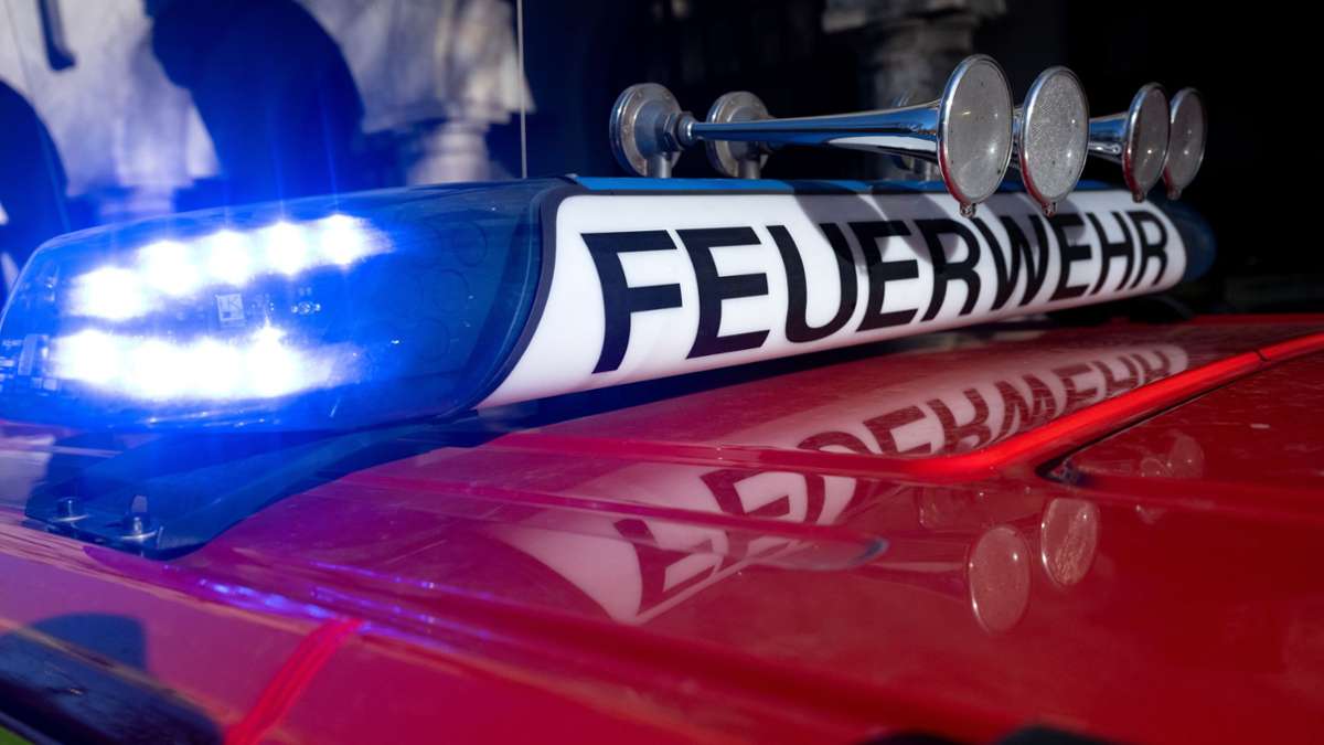 Stuttgart-Vaihingen: Auto gerät in Tiefgarage in Brand – Kripo sucht Zeugen
