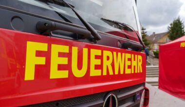 Brandstiftung in Ostfildern: Jungen setzen Wiese in Brand – Feuerwehr löscht brennendes Gras - Kreis