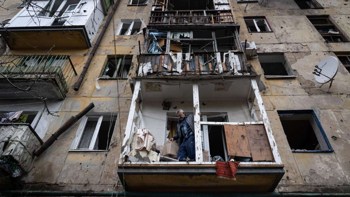 Ukraine-Krieg: Russischer Luftangriff tötet 17-Jährigen in der Ostukraine - Politik