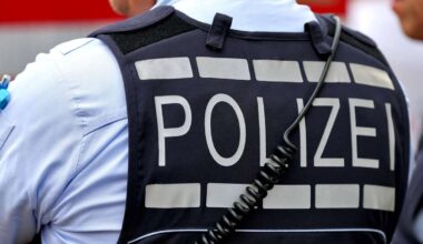 Haltestelle in Stuttgart-Sillenbuch: 81-Jähriger stürzt im Bus – Polizei sucht Zeugen