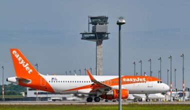 Technischer Defekt: Rauchgeruch: Flugzeug muss in München landen - Bayern