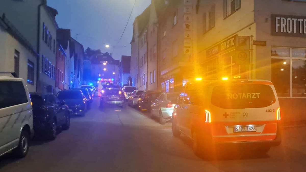 Unfall in Stuttgart-Ost: Kamin stürzt um und verletzt Person schwer